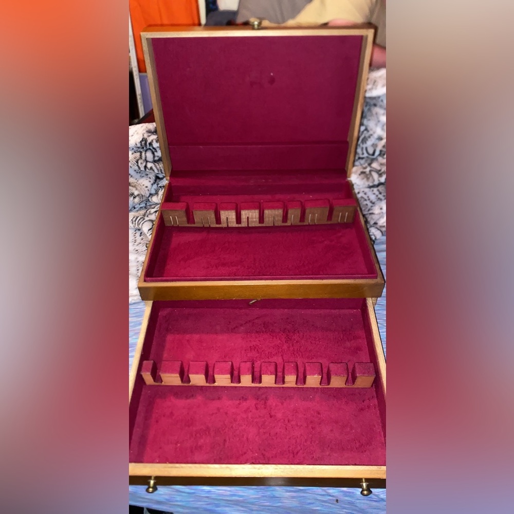 Silverware box